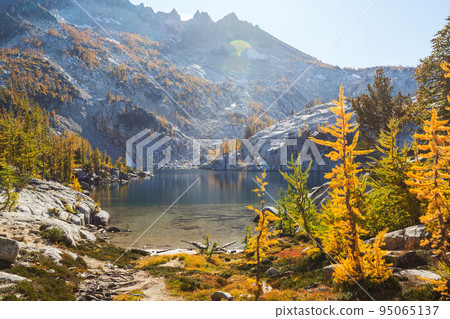 Alpine lake Alpine lake 95065137