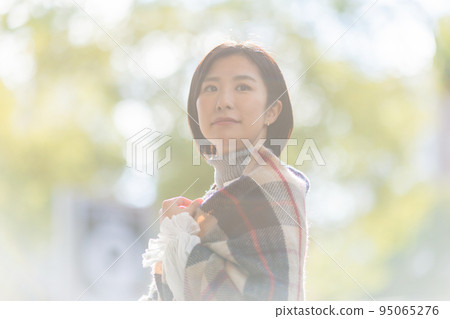 Female portrait 95065276