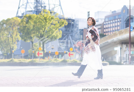 Female portrait 95065281