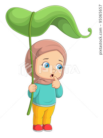The young sister is shading under the big leaf while the rain drop The young sister is shading under the big leaf while the rain drop 95065657