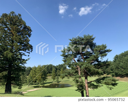 Autumn golf course sky Autumn golf course sky 95065732