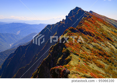 A superb view from Mt. Ichinokura, the ridgeline of Mt. A superb view from Mt. Ichinokura, the ridgeline of Mt. 95066100