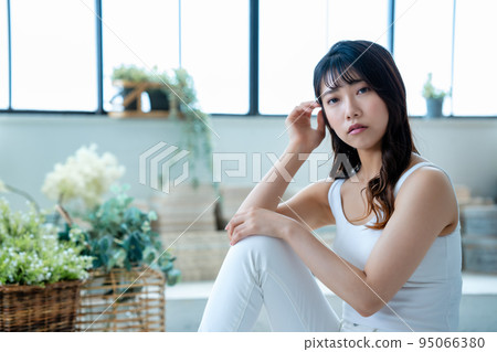 年輕女子放鬆 95066380