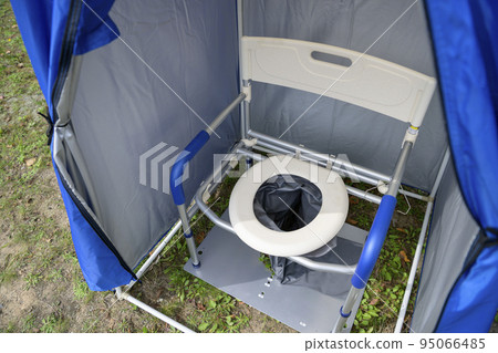 設置沙井廁所(馬桶座和帳篷) 設置沙井廁所(馬桶座和帳篷) 95066485