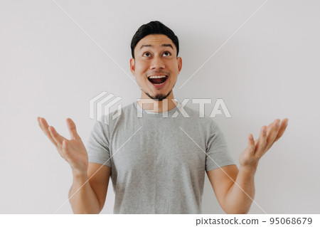 Happy man in grey t-shirt offer space of content for advertisement. Happy man in grey t-shirt offer space of content for advertisement. 95068679