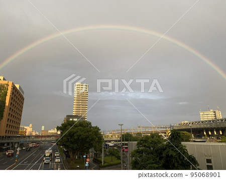 A view of the city with a beautiful rainbow 95068901