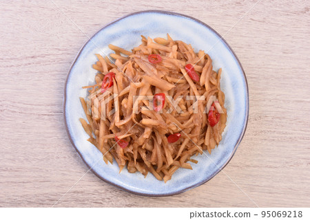 Stir-fried shredded potatoes Stir-fried shredded potatoes 95069218
