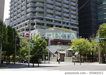 Tokyo office district in the daytime Tokyo office district in the daytime 95069351