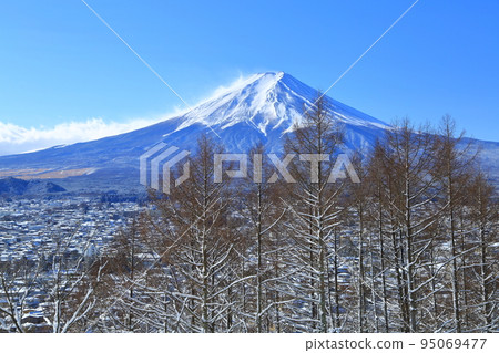 Snow scene of Fujiyoshida seen from Arakurayama Park Sengen Park Snow scene of Fujiyoshida seen from Arakurayama Park Sengen Park 95069477
