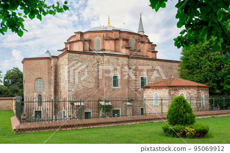 Little Hagia Sophia Mosque, or Kucuk Ayasofya Camii, formerly the Church of Saints Sergius and Bacchus, Istanbul, Turkey Little Hagia Sophia Mosque, or Kucuk Ayasofya Camii, formerly the Church of Saints Sergius and Bacchus, Istanbul, Turkey 95069912