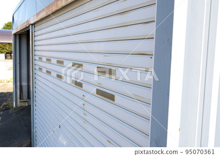 Garage, Garage, Shutter, Roof, Tin, Outdoor, Parking Lot, Building, Car, Automobile, Storage Garage, Garage, Shutter, Roof, Tin, Outdoor, Parking Lot, Building, Car, Automobile, Storage 95070361