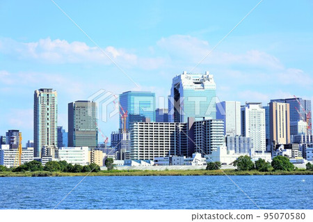 從淀川眺望大阪、梅田方向（JR塚本站附近） 95070580