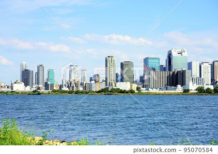 從淀川眺望大阪、梅田方向(JR塚本站附近) 從淀川眺望大阪、梅田方向(JR塚本站附近) 95070584