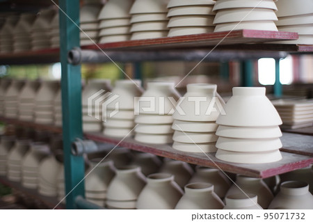The scene of the pottery production site 95071732