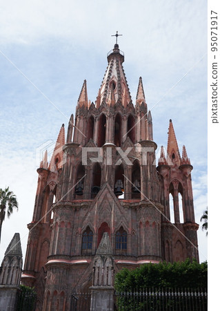 [Mexico] The front of San Miguel Parish Church. Best city in the world 95071917