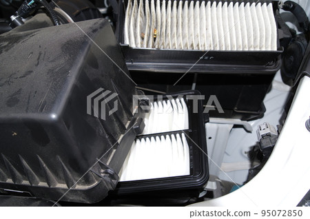 汽車發動機（汽油）空氣濾清器更換（2 年：20,000 公里使用 vs. 新） 95072850