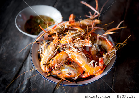 Grilled shrimp (Giant freshwater prawn) at market Grilled shrimp (Giant freshwater prawn) at market 95073153