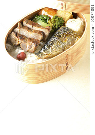 Grilled fish bento box with pork, potato salad, omelet, etc. 95074891