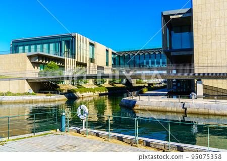 Nagasaki Prefectural Museum of Art [Nagasaki City] 95075358