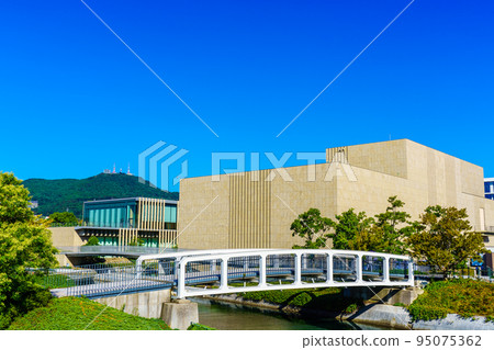 Nagasaki Prefectural Museum of Art [Nagasaki City] 95075362