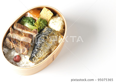 A bird's-eye view of a grilled fish bento box containing pork, potato salad, omelet, etc. in a white background A bird's-eye view of a grilled fish bento box containing pork, potato salad, omelet, etc. in a white background 95075365
