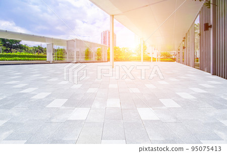 藍天下現代建築戶外地面背景 95075413