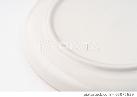 A closeup shot of the underside of a white plate 95075639