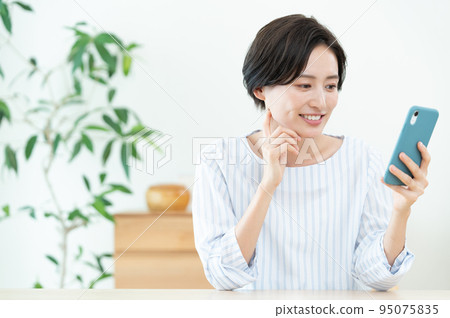 A woman undergoing online medical treatment at a cosmetic dermatology clinic A woman undergoing online medical treatment at a cosmetic dermatology clinic 95075835