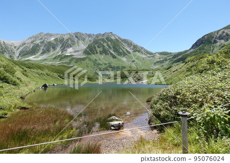 Descending from Ichinokoshi Pass Tateyama Mountain Range and Midoriga Pond 95076024