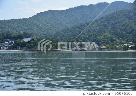 從渡輪上看到的宮島 95076103