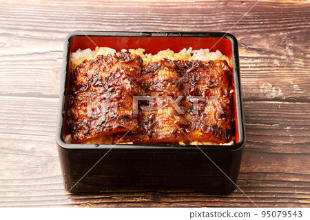 米飯上烤竹輪 95079543