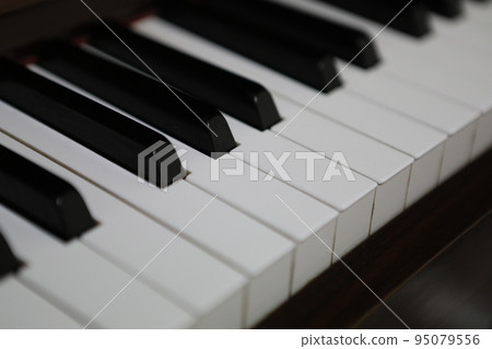 piano 95079556