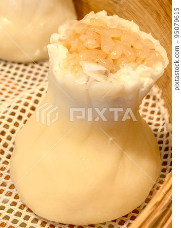 中國點心美食,糯米燒賣(糯米和豬肉燒賣) 中國點心美食,糯米燒賣(糯米和豬肉燒賣) 95079615