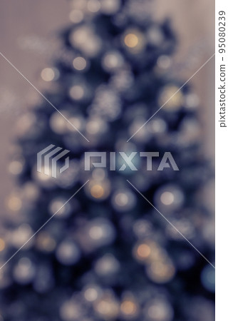 Blur image olarge Christmas tree with luminous garland, a lot of presents and different decorations Blur image olarge Christmas tree with luminous garland, a lot of presents and different decorations 95080239