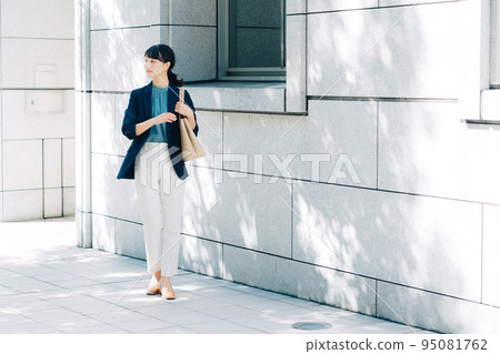 businesswoman walking in office 95081762