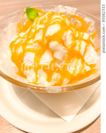 Taiwanese specialty sweets, mango snow flower ice (mango shaved ice) 95082333