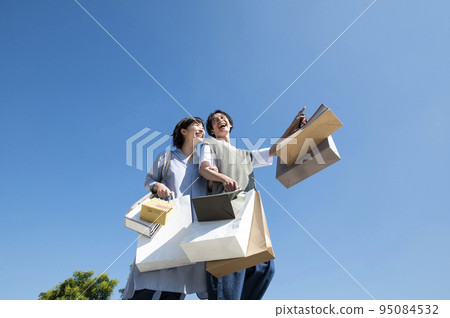 情侶戀人情侶購物購物藍天圖片 情侶戀人情侶購物購物藍天圖片 95084532