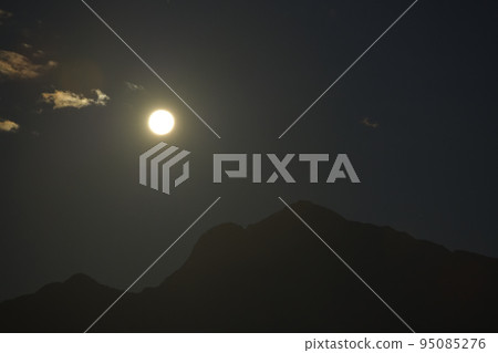 September full moon over Mt. Kaikomagatake, Takegawa-cho, Hokuto 95085276