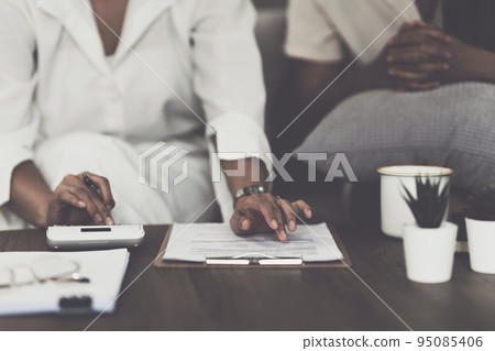 Real Estate Agent explain insurance and agreement contract to client before sign contract Real Estate Agent explain insurance and agreement contract to client before sign contract 95085406