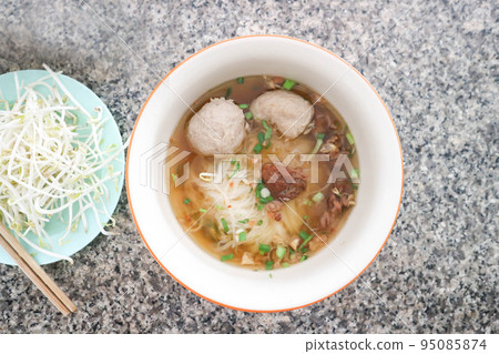 noodles or beef noodles and vegetable noodles or beef noodles and vegetable 95085874