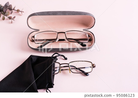 Storage concept - broken glasses in a soft case and whole glasses in a hard case side by side Storage concept - broken glasses in a soft case and whole glasses in a hard case side by side 95086123