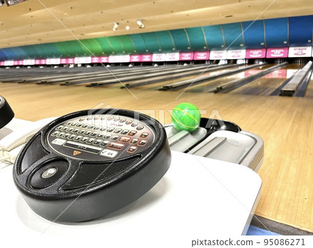 Practice scene at the bowling alley Practice scene at the bowling alley 95086271