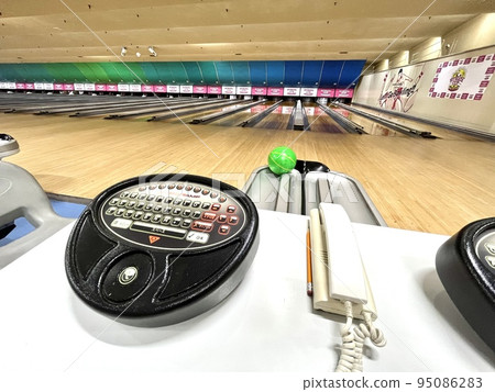 Practice scene at the bowling alley Practice scene at the bowling alley 95086283