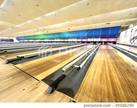 Practice scene at the bowling alley Practice scene at the bowling alley 95086290