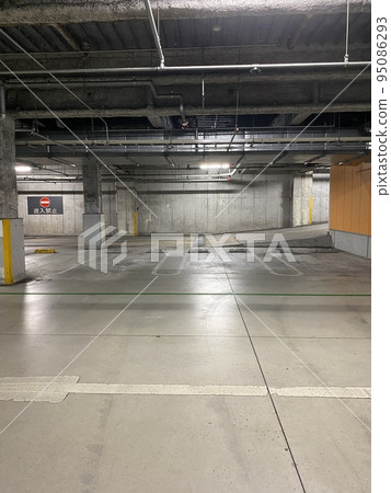 超市地下停車場 超市地下停車場 95086293