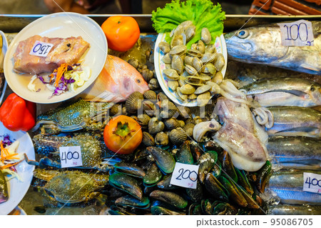 Seafood on ice sell in local fishery night market Seafood on ice sell in local fishery night market 95086705