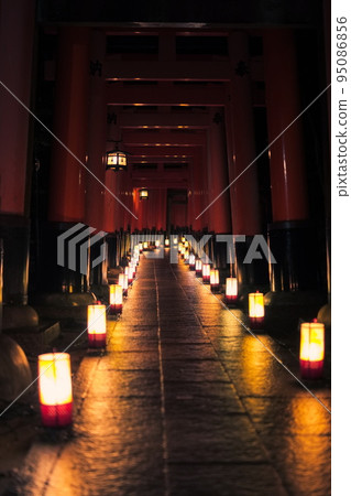 伏見稻荷神社千鳥居千燈燈 伏見稻荷神社千鳥居千燈燈 95086856