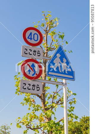 Maximum speed limit sign (40km/h), right-hand side prohibition sign for overtaking, pedestrian crossing sign Maximum speed limit sign (40km/h), right-hand side prohibition sign for overtaking, pedestrian crossing sign 95087813
