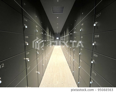 送貨箱和更衣室 95088563