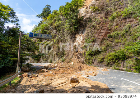 鹿兒島縣霧島市颱風丸尾瀑布引發山體滑坡 鹿兒島縣霧島市颱風丸尾瀑布引發山體滑坡 95088974